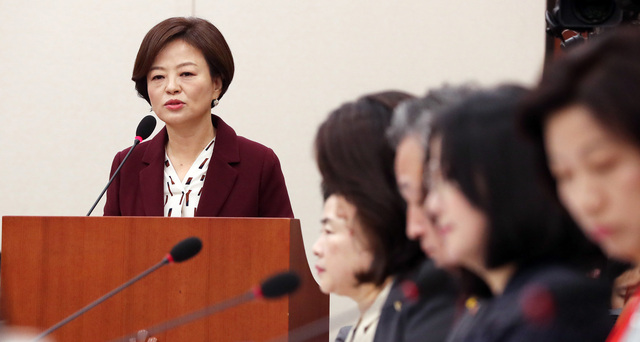 진선미 여성가족부 장관 후보자가 20일 오전 국회 여성가족위원회에서 열린 인사청문회에서 발언을 하고 있다. 김경호 선임기자 jijae@hani.co.kr