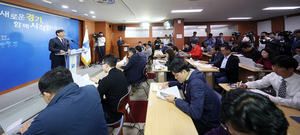 이화영 경기도 평화부지사가 7일 경기도청 브리핑 룸에서 방북 결과를 설명하고 있다. 경기도 제공