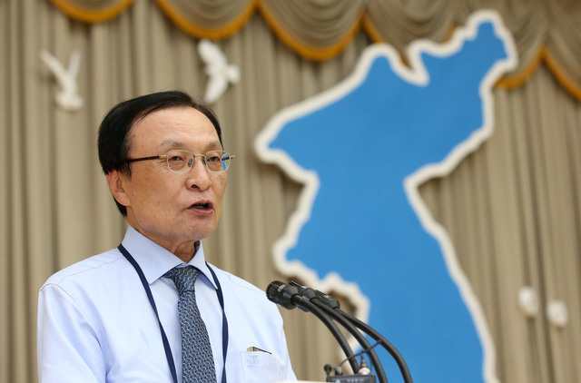 이해찬 더불어민주당 대표가 지난 4일 오후 평양 인민문화궁전에서 열린 '10.4 선언 11주년 기념 민족통일대회' 합동만찬에서 인사말을 하고 있다. 평양사진공동취재단
