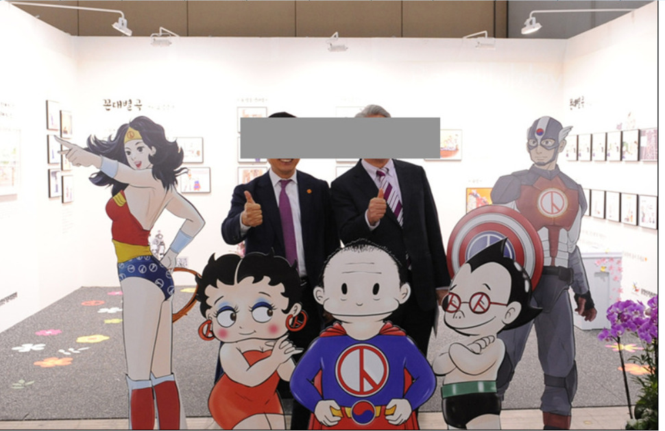 지난해 11월 김대년 전 사무총장의 개인 만화 <꼰대별곡> 등이 전시된 스푼아트쇼. 홍익표 의원 제공