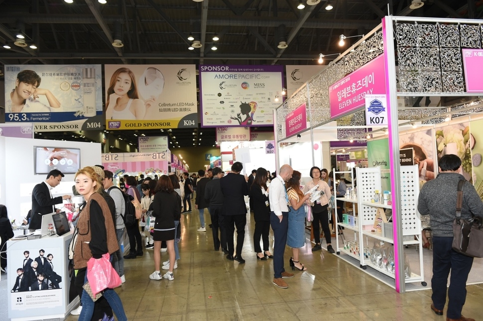 지난 11~14일 경기도 고양 킨텍스 제1전시장에서 열린 ‘2018 대한민국 뷰티 박람회’ 모습. 경기도 제공