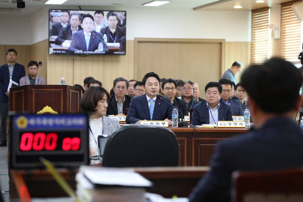원희룡 제주지사가 19일 도의회 환경도시위원회의 제주도 상하수도본부에 대한 행정사무감사에 증인으로 출석해 발언하고 있다. 제주도 제공