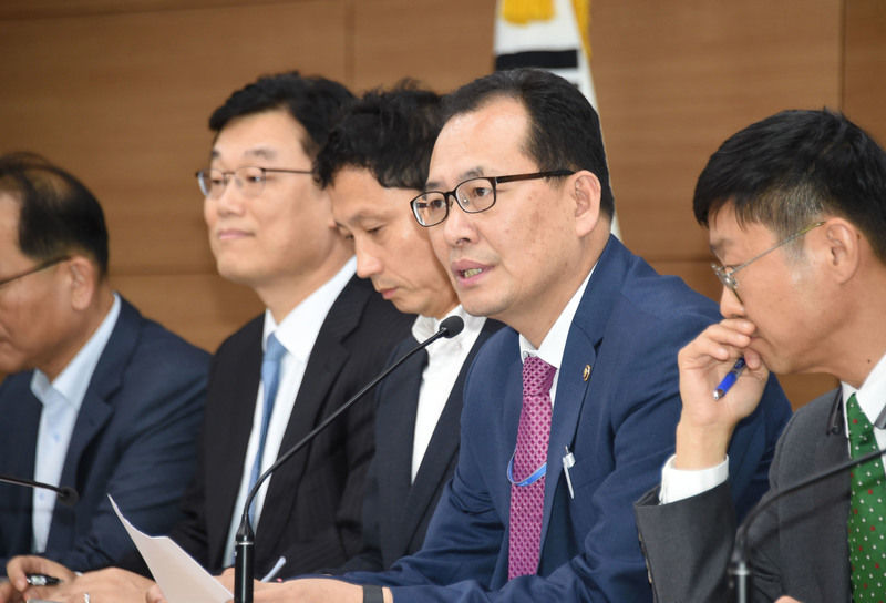 SEOUL, Feb. 23 (Yonhap) - Minister of the Ministry of Strategy and Finance Hyung Gi-kwon held a joint briefing on government plans to support the growth of innovation and creating jobs. Provided by the Ministry of Strategy and Finance