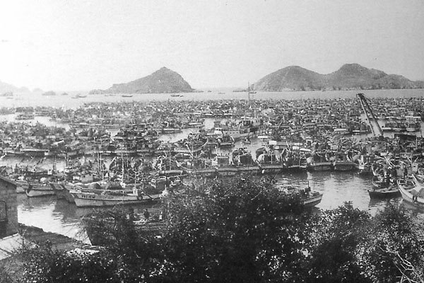 1960년대 전남 흑산도 파시 현장.<전남도 자료 사진