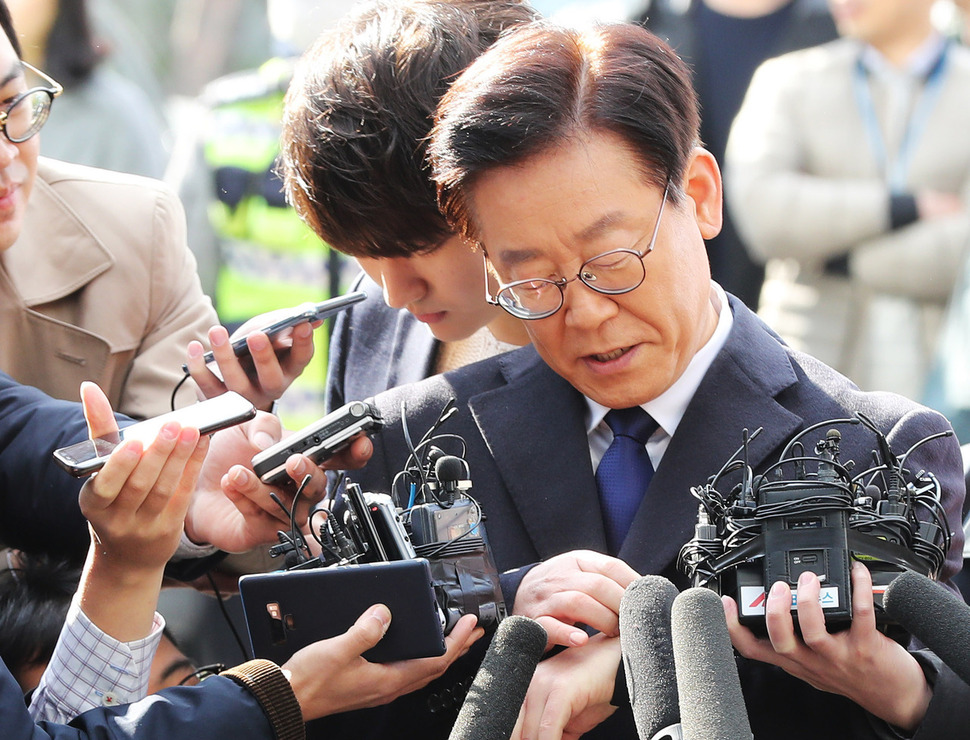 지난 29일 성남 분당경찰서에 출석한 이재명 경기지사. 연합뉴스.