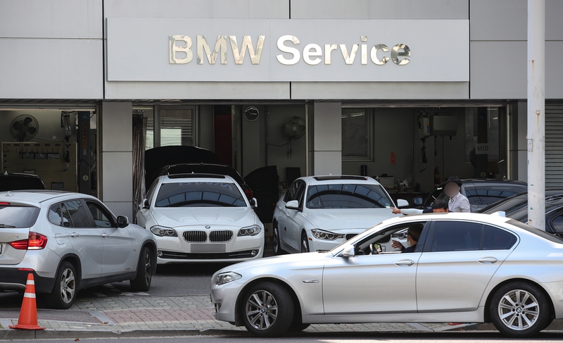 밀려드는 리콜 차량으로 혼잡한 BMW 서비스 센터. 연합뉴스