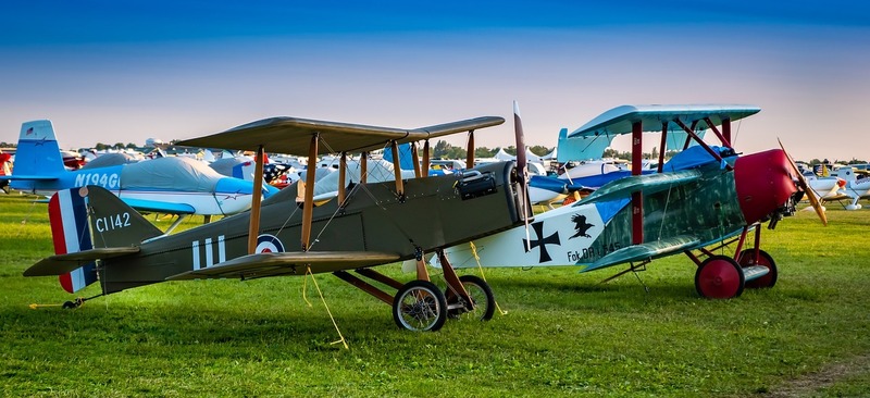 인류 역사상 처음으로 전투기가 항공전을 치른 제1차 세계대전 당시 사용됐던 비행기들을 재현한 모습. 출처 픽사베이