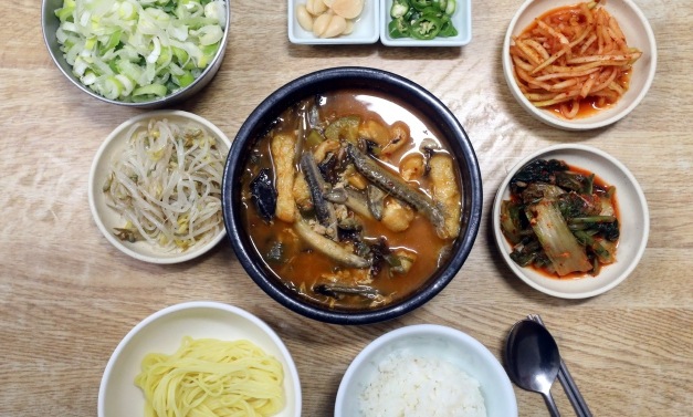 꿩 대신 미꾸라지, 도랑탕 경로잔치