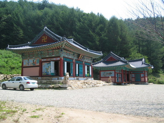 김성구 교수가 창건한 함양 약천사.                         김성구 교수 제공