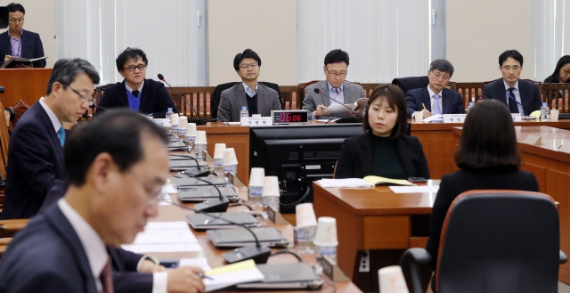 14일 오후 국회에서 열린 정치개혁특별위원회 선거제도 개혁 공청회에 참석한 진술인들이 발언하고 있다. 김경호 선임기자 jijae@hani.co.kr