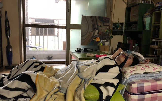 같은 병을 앓고 있는 김씨의 아들 임사홍(35)씨. 장수경 기자