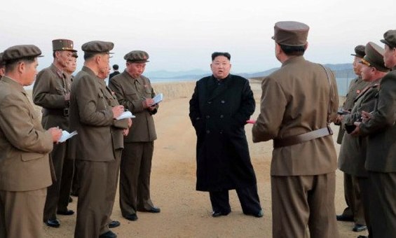 미국 보아라?…김정은 신형무기시험 현지 지도, 왜?