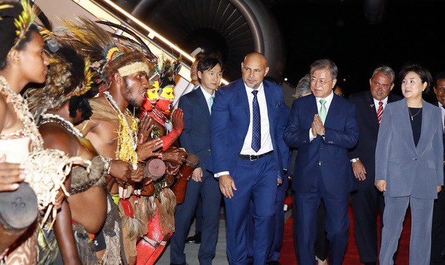 문 대통령, APEC 정상회의 위해 파푸아뉴기니 도착