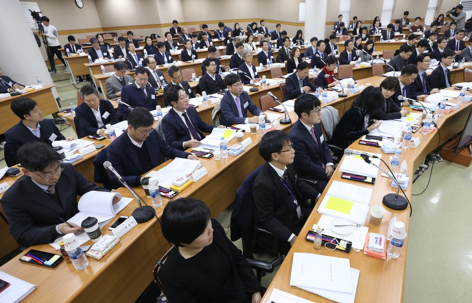 19일 경기 고양시 사법연수원에서 제2차 전국법관대표회의가 열리고 있다. 이날 전국의 법관 대표들은 사법농단 연루 의혹을 받는 법관에 대한 탄핵 필요성을 논의할 전망이다. 고양/공동취재사진