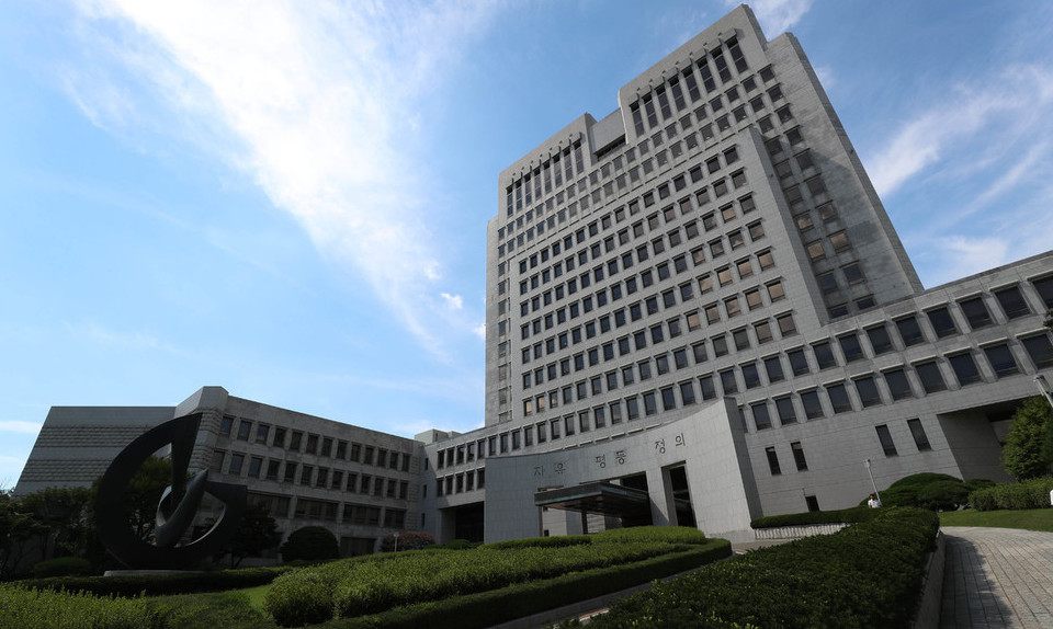 대법, 피고인과 “형님” “동생” 술접대 받은 전직 판사 면죄부