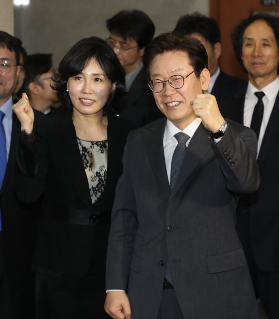 이재명 경기지사와 그의 부인 김혜경씨. <한겨레> 자료사진