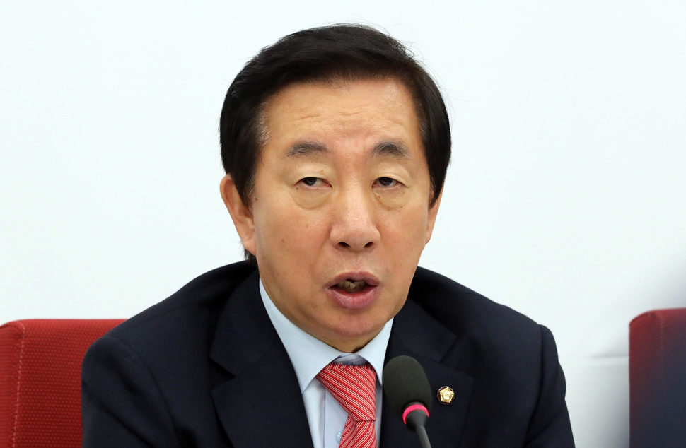 김성태 자유한국당 원내대표가 24일 오후 국회에서 긴급기자회견을 갖고 있다. 김경호 선임기자 jijae@hani.co.kr
