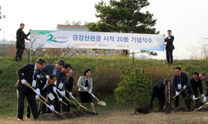 북 “금강산관광 조속 재개 희망” 남 “제재 풀리면 3개월내”