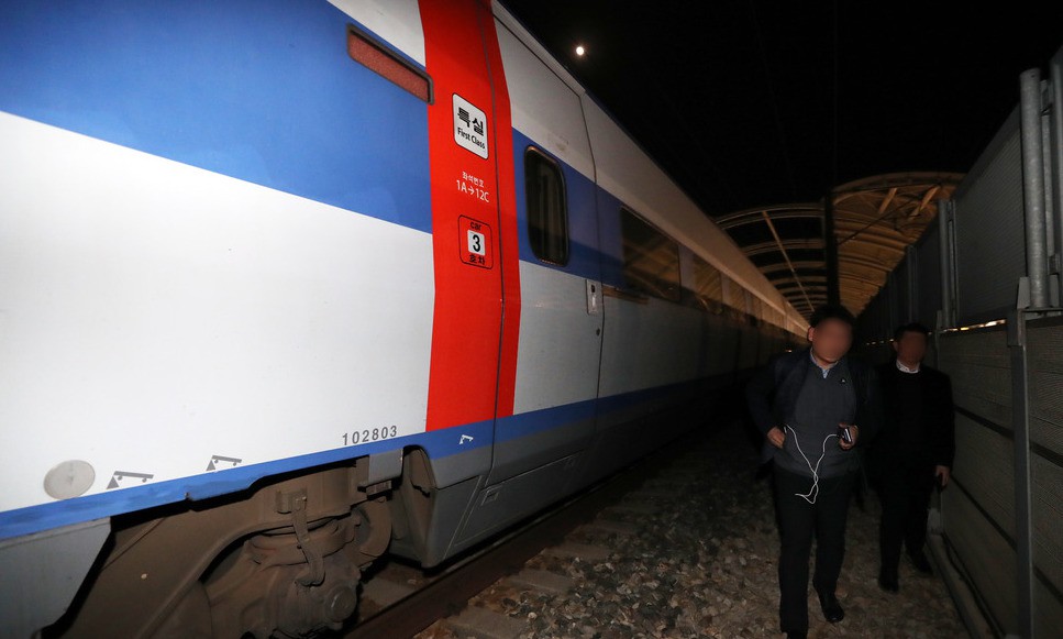 ‘오송역 KTX 사고’ 승객 불안 키운 코레일 ‘엉터리 대응’