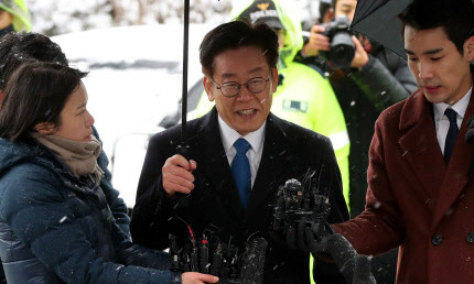 검찰 출석앞둔 이재명 “트위터 사건의 본질은 이간계”