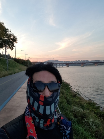 책 <걷는 사람, 하정우> 중 한 장면. 문학동네 제공