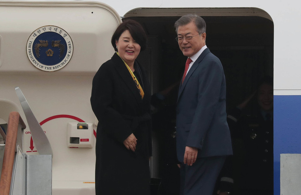 President Moon Jae-in leaves Seoul airport on 27 to participate in the G20. Photojournalist Cheong Wa Dae
