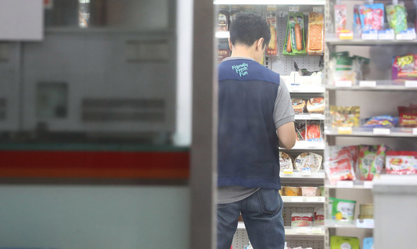 편의점 근접출점 제한한 자율규약에 업계·점주 ‘온도차’