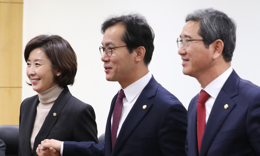 한국당 원내대표 대진표 윤곽…친박·복당·중립 ‘삼국지’