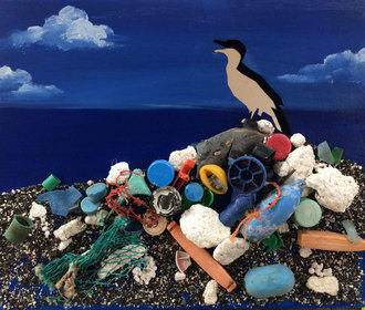 바다 쓰레기와 거울을 이용해 만든 김정아 작 ‘빈자리’(53×45.5㎝, 캔버스에 아크릴릭) 작가의 한마디. “쓰레기 때문에 살 곳을 잃어 사라진 새의 빈자리에 나의 모습이 비친다.”