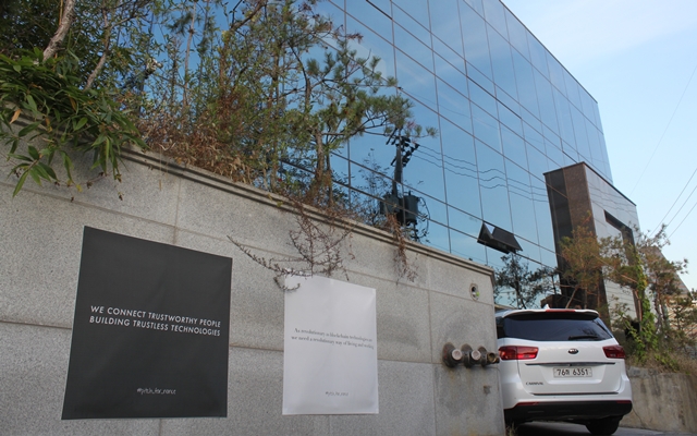 서울 강남역 근처 골목길에 있는 3층 건물을 임대한 논스 1호점. 사진=김현대 한겨레21 선임기자