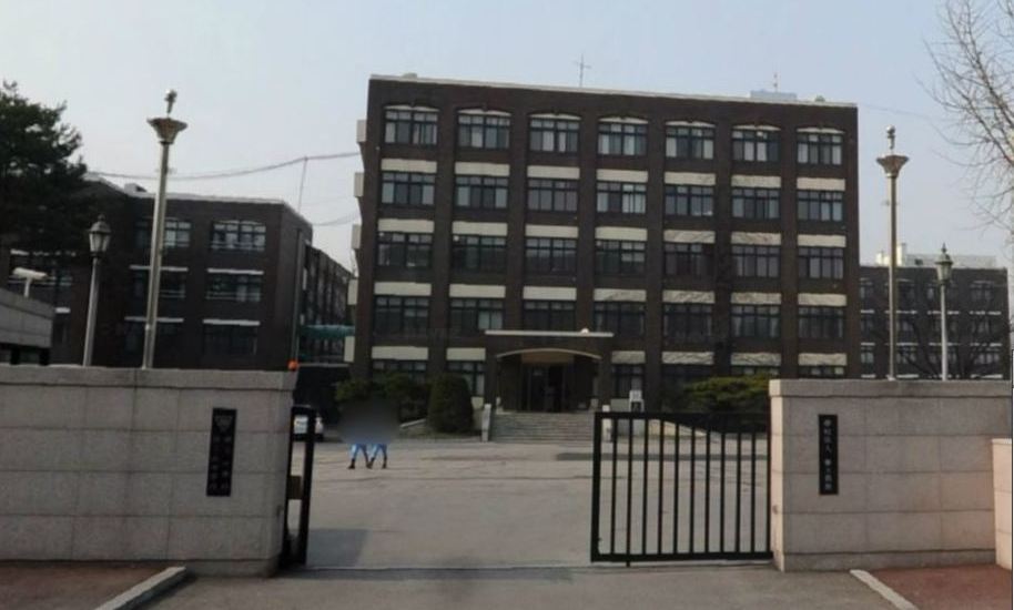 ‘휘문고’ 재단 이사장 모자, 교비 빼돌려 호텔·단란주점서 펑펑  