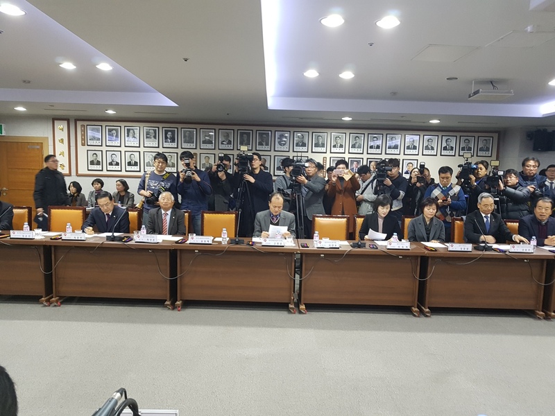 주시는 5일 오전 광주시청에서 시 노·사·민·정협의회를 열었으나 지역 노동계 인사들이 불참해 오후에 다시 협의회를 열었다.