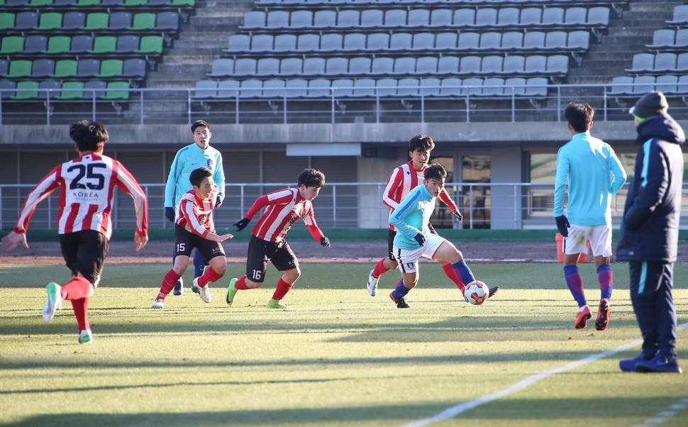 지난해 12월 울산종합운동장에서 남자축구 성인 국가대표팀이 전지훈련 하는 모습 울산시 제공