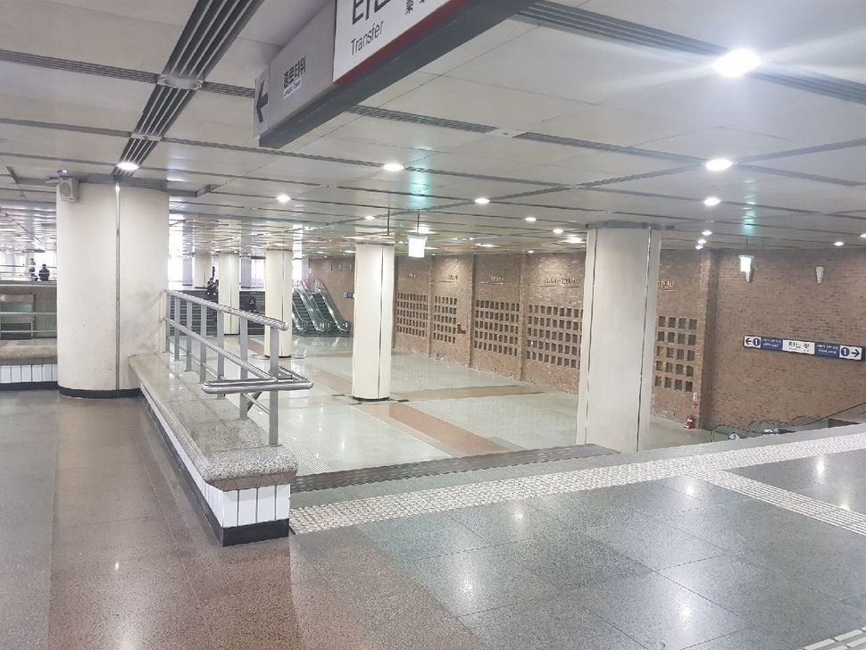 인적이 드문 서울 지하철 1호선 종각역 지하공간. 서울시 제공