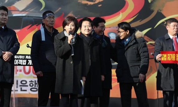 [사설] 민주당과 한국당의 볼썽사나운 ‘카풀 공방’