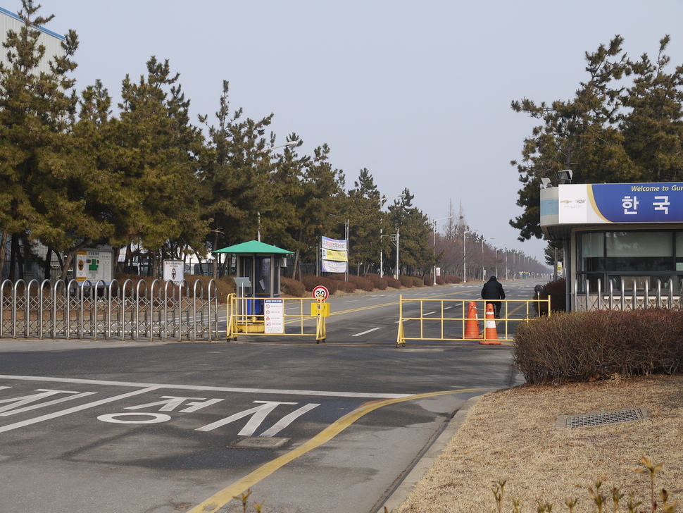 지엠 군산공장 정문.