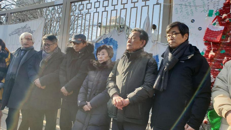 최영애(가운데) 국가인권위원회 위원장이 28일 오전 10시30분 서울 목동 열병합발전소를 찾아 노사 간 대화와 이 문제 해결을 위한 국회와 정부의 적극적인 노력을 촉구했다. 오연서 기자