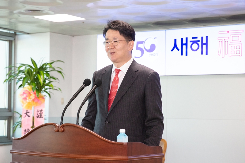 대한항공 조원태 사장이 2일 오전, 서울 공항동 대한항공 본사에서 열린 시무식에서 직원들에게 신년사를 하고 있다. 대한항공 제공