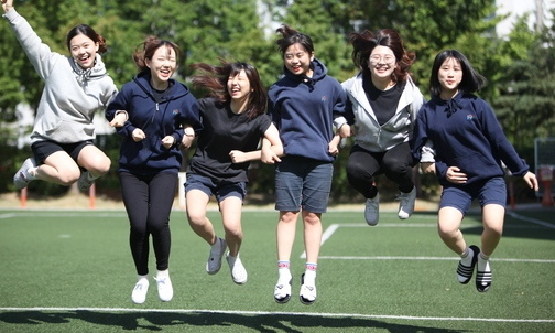 [사설] 학부모 부담 키우는 ‘교복 담합’ 조사 확대해야