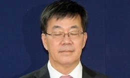 ‘돈봉투 만찬’ 이영렬 전 지검장 복직 하루 만에 사직