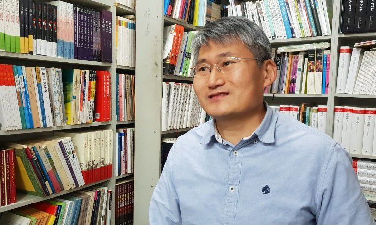 “책방 지킬 사람 구합니다” 사회과학서점 ‘풀무질’ 문 닫는다 