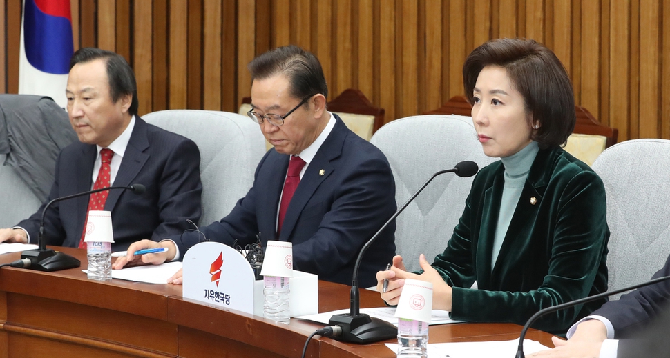 나경원 자유한국당 원내대표가 8일 오전 국회에서 열린 원내대책회의에서 발언을 하고 있다. 김경호 선임기자 jijae@hani.co.kr