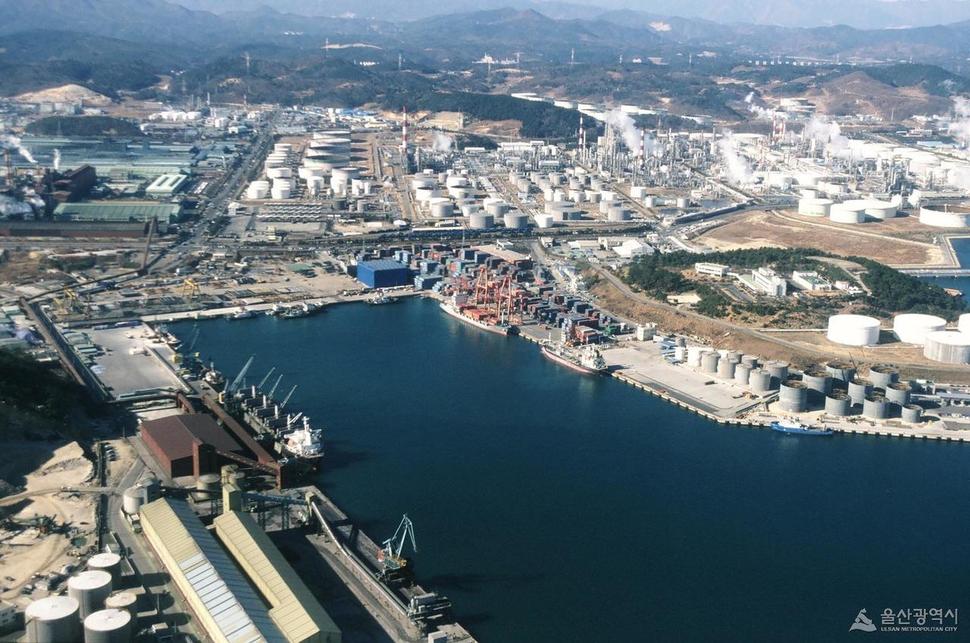 울산시가 올해부터 2022년까지 중금속 오염 총량관리제 시행에 나설 온산항 부두  울산시 제공