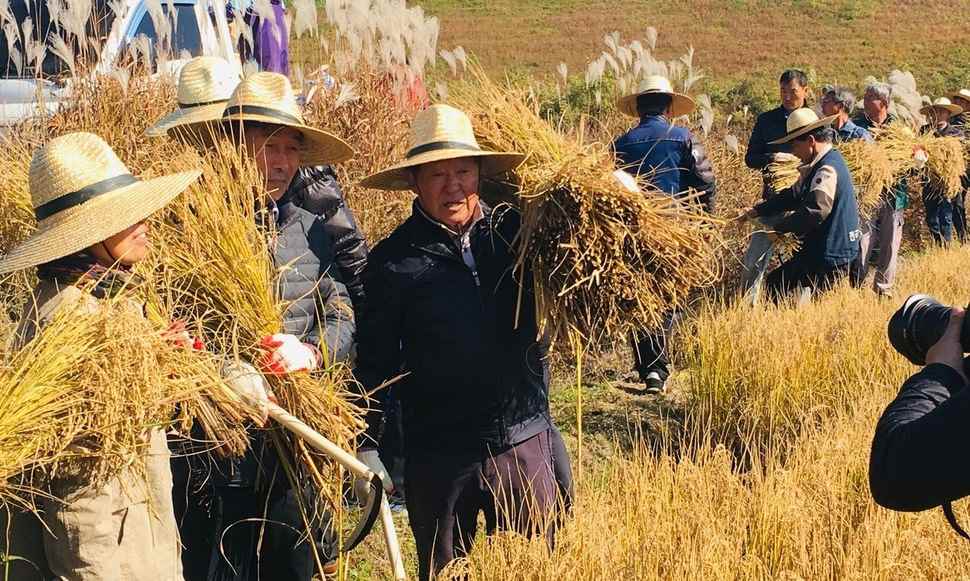 “봄엔 통일 트랙터로 씨앗 갈자”…충북 농민, 농기계 방북 추진