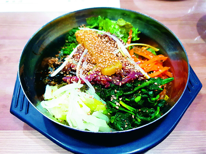 전북 익산에 있는 ‘진미식당’의 ‘비빈밥’. 김포그니 기자