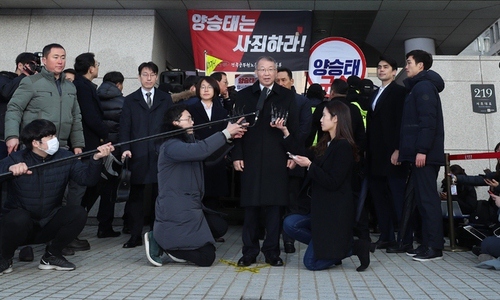 ‘사법농단 법관 탄핵’ 미적대는 민주당