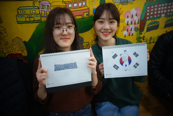 가장 기억에 남는 사건을 꼽은 신민영·김세빈씨. 각각 제주 4·3사건과 이한열 열사의 죽음을 꼽았다.