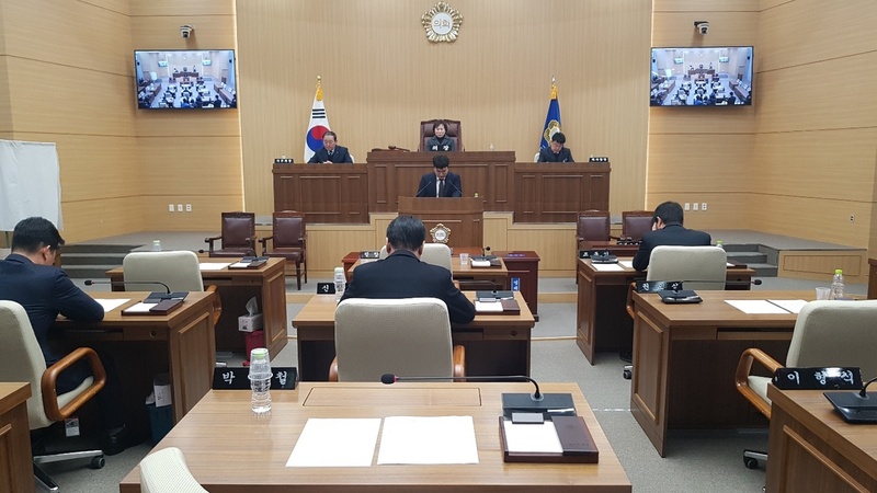 21일 오전 경북 예천군 예천군의회 본회의장에서 제225회 임시회 제1차 본회의가 열리고 있다. 김일우 기자 cooly@hani.co.kr