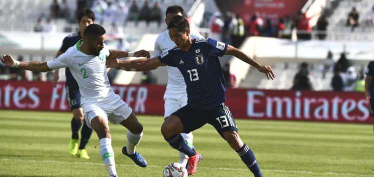 21일 아랍에미리트 샤르자 스타디움에서 열린 2019 아시아축구연맹(AFC) 아시안컵 16강전에서 일본과 사우디아라비아 선수가 공을 경합하고 있다. 아시아축구연맹 홈페이지