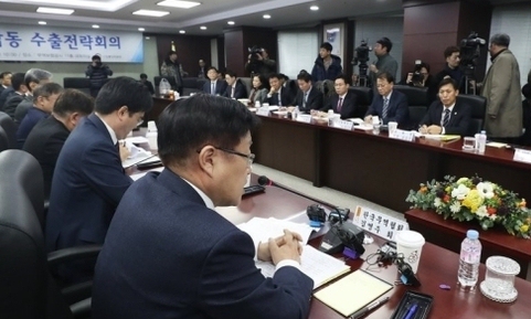[사설] 수출 ‘비상등’, 반도체·중국 편중 탈피가 관건